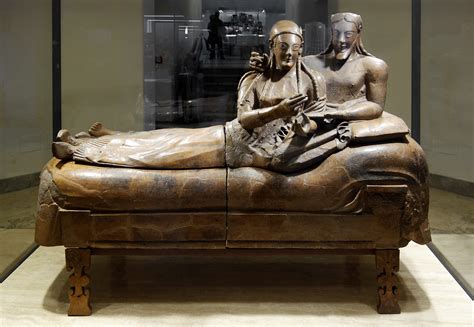  Sarcophagus of the Spouses ล้วนด้วยศิลปะโรมันตอนปลายและความรักที่ไม่รู้จักเหน็ดเหนื่อย!